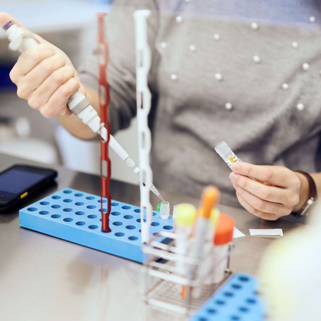 Keksa ayolning tukli mushuki Nastya Bakeeva bilan rus porno